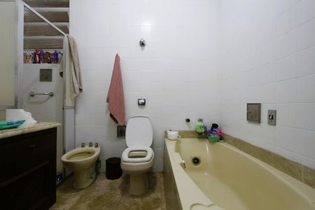 Casa à venda com 381m², 7 quartos e 2 vagasBanheiro Social 1