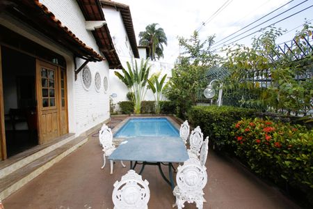 Casa à venda com 381m², 7 quartos e 2 vagasPiscina