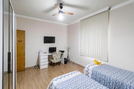 Casa à venda com 270m², 3 quartos e 6 vagas Casa à venda com 270m², 3 quartos e 6 vagasQuarto 1 - Casa 1