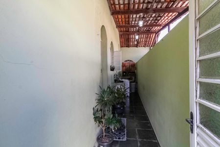 Casa à venda com 270m², 3 quartos e 6 vagas Casa à venda com 270m², 3 quartos e 6 vagasEntrada