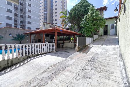 Casa à venda com 270m², 3 quartos e 6 vagas Casa à venda com 270m², 3 quartos e 6 vagasEntrada