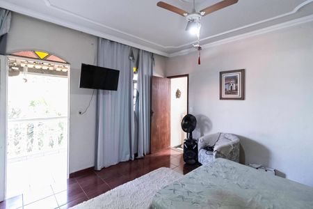 Casa à venda com 270m², 3 quartos e 6 vagas Casa à venda com 270m², 3 quartos e 6 vagasSuíte - Casa 2