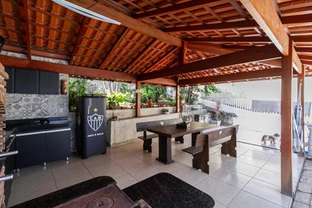 Casa à venda com 270m², 3 quartos e 6 vagas Casa à venda com 270m², 3 quartos e 6 vagasEspaço Gourmet