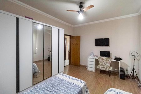 Casa à venda com 270m², 3 quartos e 6 vagas Casa à venda com 270m², 3 quartos e 6 vagasQuarto 1 - Casa 1