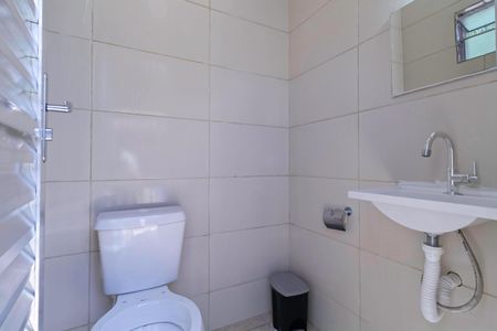 Casa à venda com 270m², 3 quartos e 6 vagas Casa à venda com 270m², 3 quartos e 6 vagasLavabo - Piscina