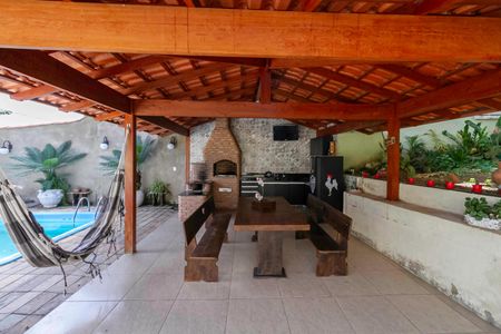 Casa à venda com 270m², 3 quartos e 6 vagas Casa à venda com 270m², 3 quartos e 6 vagasEspaço Gourmet