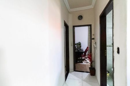 Casa à venda com 270m², 3 quartos e 6 vagas Casa à venda com 270m², 3 quartos e 6 vagasCorredor - Casa 1