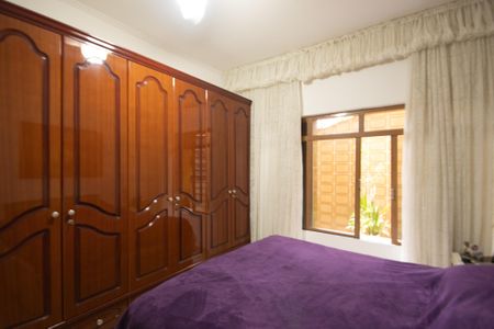 Casa à venda com 234m², 4 quartos e 2 vagas Casa à venda com 234m², 4 quartos e 2 vagasQuarto 2