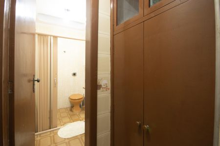 Casa à venda com 234m², 4 quartos e 2 vagas Casa à venda com 234m², 4 quartos e 2 vagasArmário