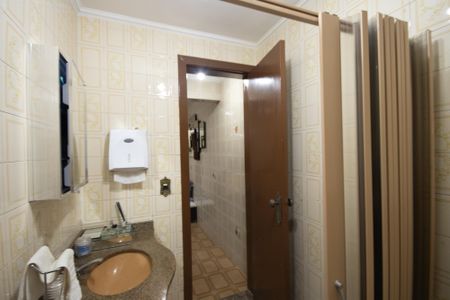 Casa à venda com 234m², 4 quartos e 2 vagas Casa à venda com 234m², 4 quartos e 2 vagasBanheiro