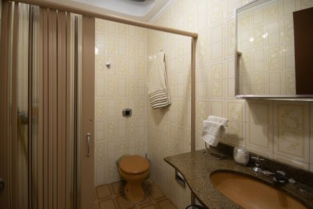 Casa à venda com 234m², 4 quartos e 2 vagas Casa à venda com 234m², 4 quartos e 2 vagasBanheiro