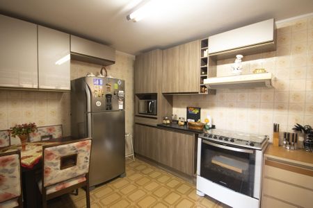 Casa à venda com 234m², 4 quartos e 2 vagas Casa à venda com 234m², 4 quartos e 2 vagasCozinha