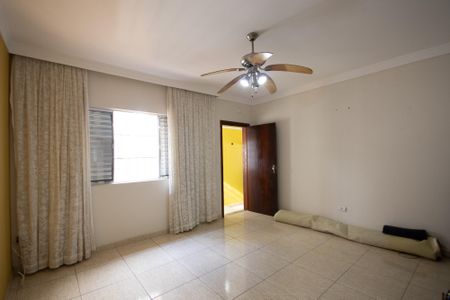 Casa à venda com 234m², 4 quartos e 2 vagas Casa à venda com 234m², 4 quartos e 2 vagasSala (Casa 2)