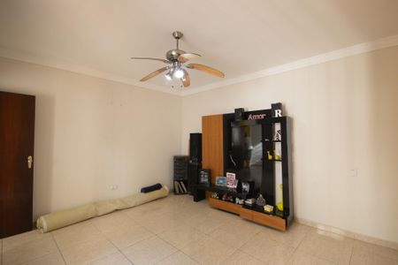 Casa à venda com 234m², 4 quartos e 2 vagas Casa à venda com 234m², 4 quartos e 2 vagasSala (Casa 2)