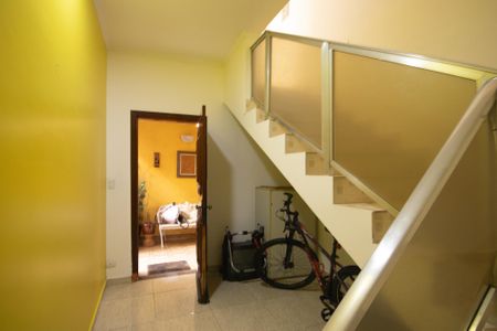 Casa à venda com 234m², 4 quartos e 2 vagas Casa à venda com 234m², 4 quartos e 2 vagasHall