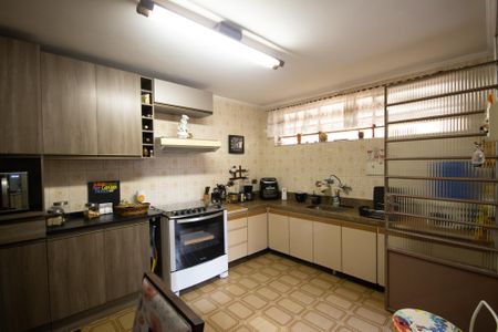 Casa à venda com 234m², 4 quartos e 2 vagas Casa à venda com 234m², 4 quartos e 2 vagasCozinha