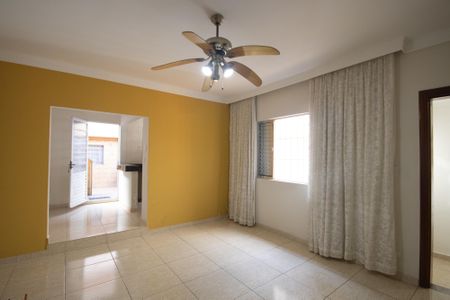 Casa à venda com 234m², 4 quartos e 2 vagas Casa à venda com 234m², 4 quartos e 2 vagasSala (Casa 2)