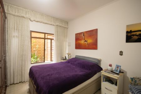 Casa à venda com 234m², 4 quartos e 2 vagas Casa à venda com 234m², 4 quartos e 2 vagasQuarto 2