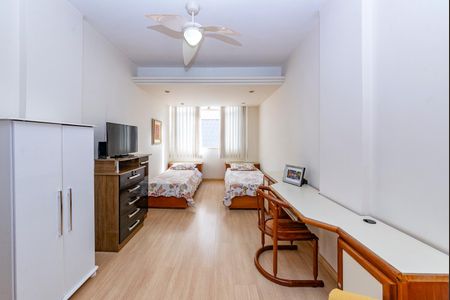 Apartamento à venda com 200m², 4 quartos e 4 vagas Apartamento à venda com 200m², 4 quartos e 4 vagasQuarto 1