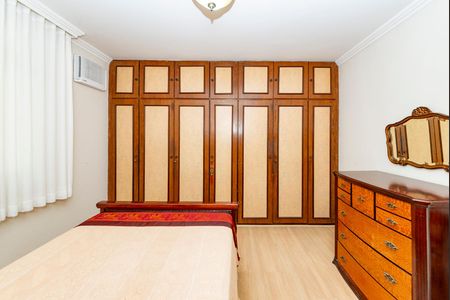 Apartamento à venda com 200m², 4 quartos e 4 vagas Apartamento à venda com 200m², 4 quartos e 4 vagasSuíte