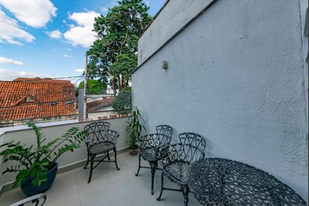 Apartamento à venda com 200m², 4 quartos e 4 vagas Apartamento à venda com 200m², 4 quartos e 4 vagasVaranda