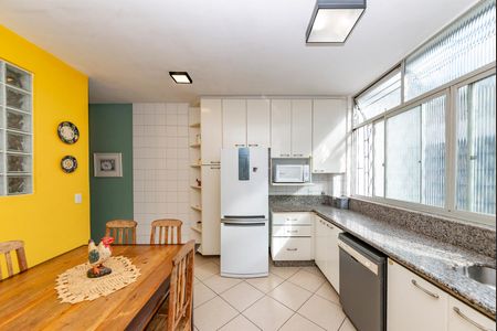 Apartamento à venda com 200m², 4 quartos e 4 vagas Apartamento à venda com 200m², 4 quartos e 4 vagasCozinha