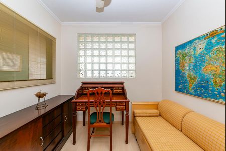 Apartamento à venda com 200m², 4 quartos e 4 vagas Apartamento à venda com 200m², 4 quartos e 4 vagasEscritório