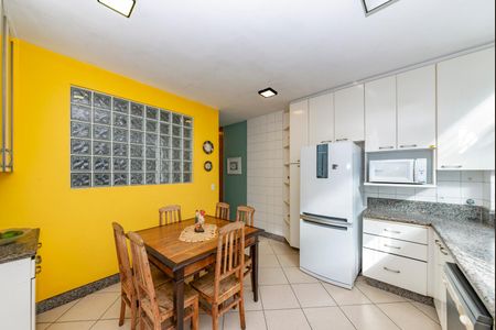 Apartamento à venda com 200m², 4 quartos e 4 vagas Apartamento à venda com 200m², 4 quartos e 4 vagasCozinha