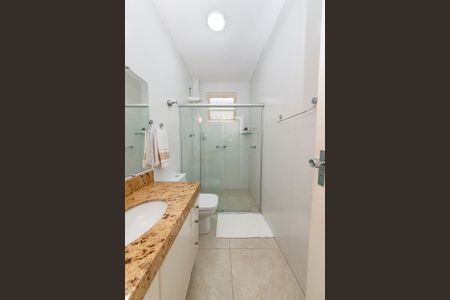 Apartamento à venda com 200m², 4 quartos e 4 vagas Apartamento à venda com 200m², 4 quartos e 4 vagasBanheiro da Suíte