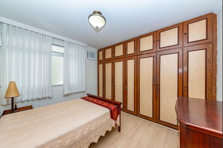 Apartamento à venda com 200m², 4 quartos e 4 vagas Apartamento à venda com 200m², 4 quartos e 4 vagasSuíte