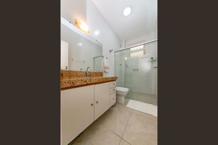 Apartamento à venda com 200m², 4 quartos e 4 vagas Apartamento à venda com 200m², 4 quartos e 4 vagasBanheiro da Suíte