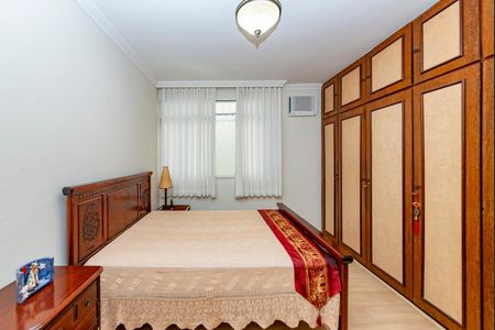 Apartamento à venda com 200m², 4 quartos e 4 vagas Apartamento à venda com 200m², 4 quartos e 4 vagasSuíte