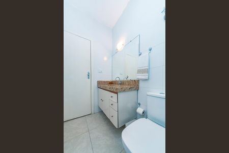 Apartamento à venda com 200m², 4 quartos e 4 vagas Apartamento à venda com 200m², 4 quartos e 4 vagasBanheiro da Suíte