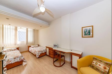 Apartamento à venda com 200m², 4 quartos e 4 vagas Apartamento à venda com 200m², 4 quartos e 4 vagasQuarto 1