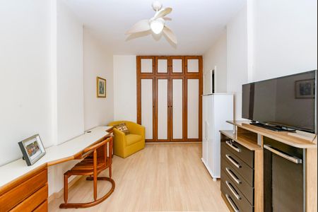 Apartamento à venda com 200m², 4 quartos e 4 vagas Apartamento à venda com 200m², 4 quartos e 4 vagasQuarto 1