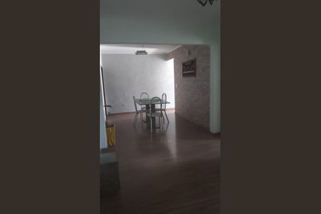 Casa à venda com 225m², 5 quartos e 4 vagas