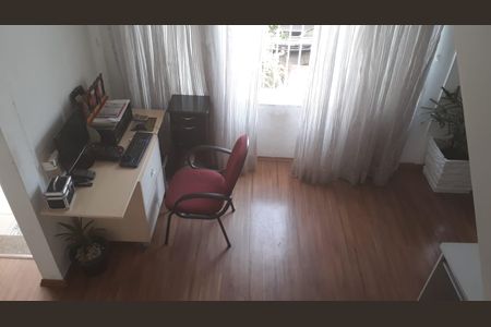 Casa à venda com 225m², 5 quartos e 4 vagas Casa à venda com 225m², 5 quartos e 4 vagasSala