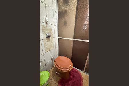 Casa à venda com 230m², 2 quartos e 2 vagas Casa à venda com 230m², 2 quartos e 2 vagasBanheiro