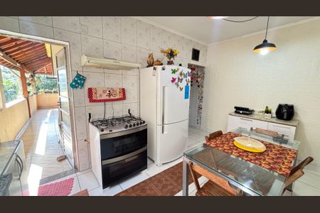 Casa à venda com 230m², 2 quartos e 2 vagas Casa à venda com 230m², 2 quartos e 2 vagasCozinha