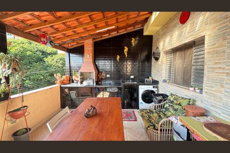 Casa à venda com 230m², 2 quartos e 2 vagas Casa à venda com 230m², 2 quartos e 2 vagasÁrea de Serviço