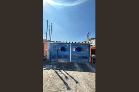 Casa à venda com 230m², 2 quartos e 2 vagas Casa à venda com 230m², 2 quartos e 2 vagasFachada