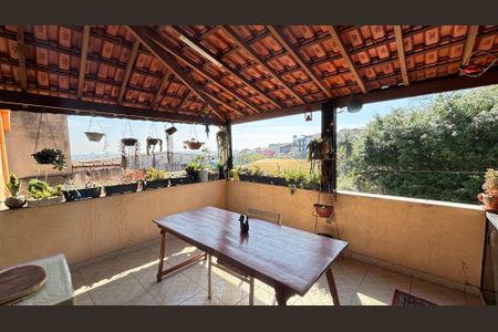 Casa à venda com 230m², 2 quartos e 2 vagas Casa à venda com 230m², 2 quartos e 2 vagasÁrea de Serviço