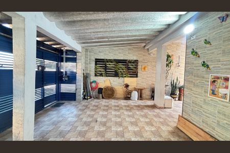 Casa à venda com 230m², 2 quartos e 2 vagas Casa à venda com 230m², 2 quartos e 2 vagasGaragem