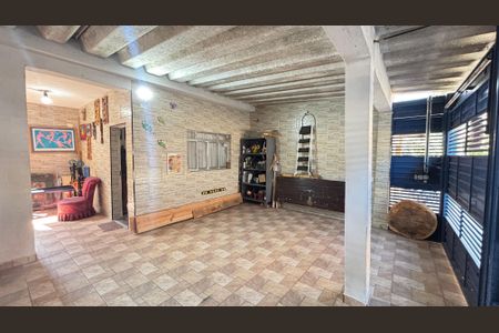 Casa à venda com 230m², 2 quartos e 2 vagas Casa à venda com 230m², 2 quartos e 2 vagasGaragem