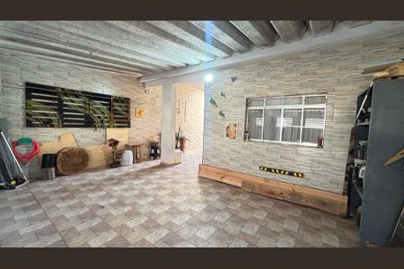 Casa à venda com 230m², 2 quartos e 2 vagas Casa à venda com 230m², 2 quartos e 2 vagasGaragem