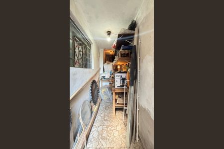 Casa à venda com 230m², 2 quartos e 2 vagas Casa à venda com 230m², 2 quartos e 2 vagasOficina