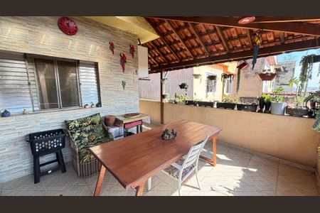 Casa à venda com 230m², 2 quartos e 2 vagas Casa à venda com 230m², 2 quartos e 2 vagasÁrea de Serviço