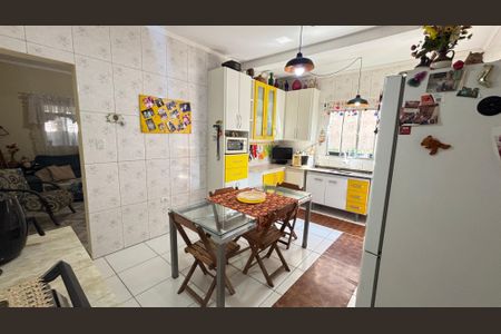 Casa à venda com 230m², 2 quartos e 2 vagas Casa à venda com 230m², 2 quartos e 2 vagasCozinha