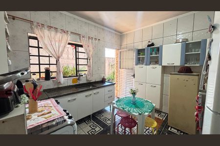 Casa à venda com 230m², 2 quartos e 2 vagas Casa à venda com 230m², 2 quartos e 2 vagasCasa 2 - Cozinha