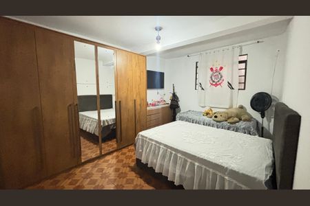 Casa à venda com 230m², 2 quartos e 2 vagas Casa à venda com 230m², 2 quartos e 2 vagasCasa 2 - Quarto